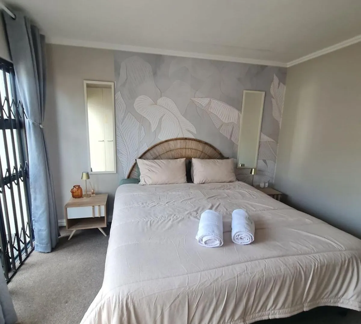 Apartment Spring Tide Beach Flat Child Petfriendly Hot Tub Bloubergstrand South Africa